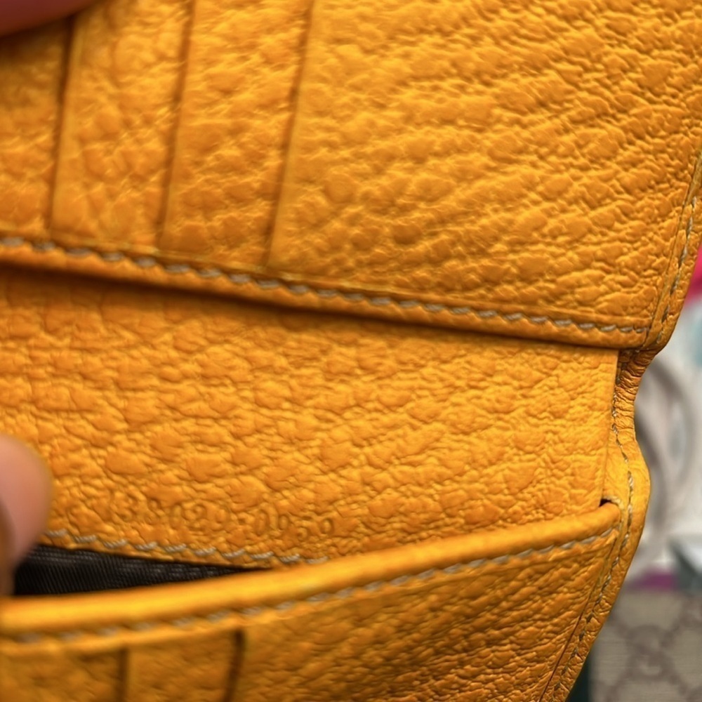 Authentic Gucci orange leather wallet - Picture 9 of 9